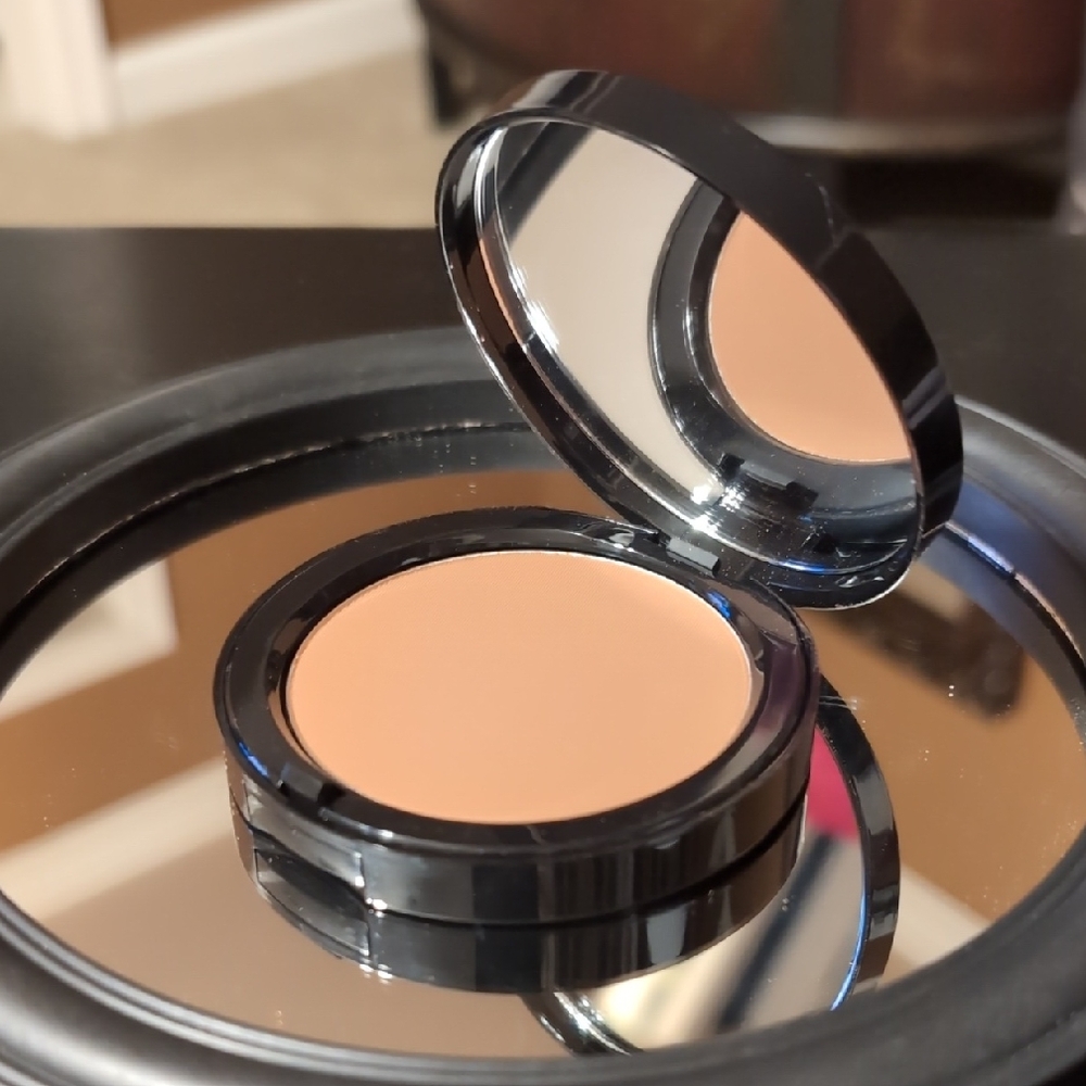 Bobbi Brown Bronzing Powder-  DEEP